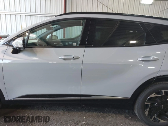 2024 Kia Sportage SX-Prestige z VIN 5XYK53DF2RG180390, wystawiony jako IAAI lot #42205645 z przebiegiem 9 330 mil mil oraz . Historia ofert i sprzedaży dostępna na DreamBid. Obrazek 14.