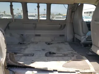 2022 GMC Savana LT z VIN 1GJW7FFP1N1154496, wystawiony jako Copart lot #57423255 z przebiegiem 191 693 mil mil oraz Tytuł czysty. Historia ofert i sprzedaży dostępna na DreamBid. Obrazek 10.