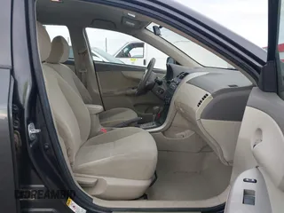 2010 Toyota Corolla z VIN 1NXBU4EE7AZ245649, wystawiony jako IAAI lot #42116044 z przebiegiem 124 984 mil mil oraz . Historia ofert i sprzedaży dostępna na DreamBid. Obrazek 5.