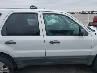2007 Ford Escape XLT with VIN 1FMYU93147KA42293, listed as a IAAI auction lot 41586591 with 215,643 mi miles. Bid and sale history available at carsss.com. Image 13.