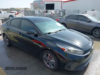 2022 Kia Forte LXS with VIN 3KPF24AD0NE462571, listed as a IAAI auction lot 41572249 with 42,490 mi miles. Bid and sale history available at carsss.com. Image 1.