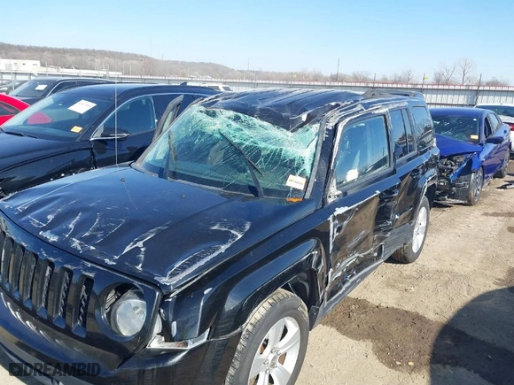 2015 Jeep Patriot Sport with VIN 1C4NJPBB8FD274140, listed as a IAAI auction lot 41444121 with 111,195 mi miles. Bid and sale history available at carsss.com. Image 6.