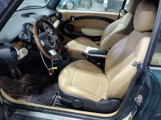 2010 MINI Convertible S z VIN WMWMS3C54ATY51980, wystawiony jako Copart lot #56589265 z przebiegiem 147 136 mil mil oraz Szkoda całkowita • Salvage title. Historia ofert i sprzedaży dostępna na DreamBid. Obrazek 7.