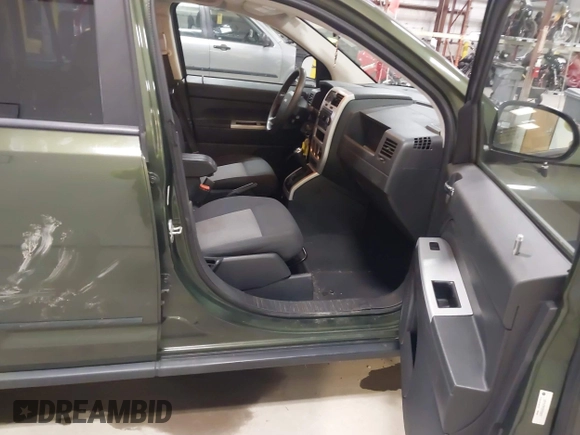 2008 Jeep Compass Sport with VIN 1J8FF47W28D534267, listed as a IAAI auction lot 42009243 with 122,720 mi miles and . Bid and sale history available at carsss.com. Image 5.