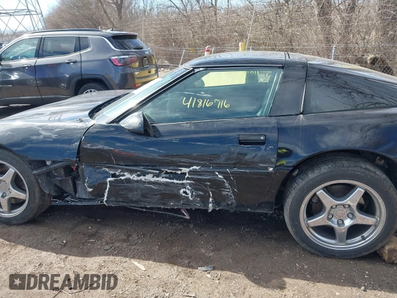 1995 Chevrolet Corvette z VIN 1G1YY22P1S5118252, wystawiony jako IAAI lot #41816716 z przebiegiem 143 210 mil mil oraz . Historia ofert i sprzedaży dostępna na DreamBid. Obrazek 14.