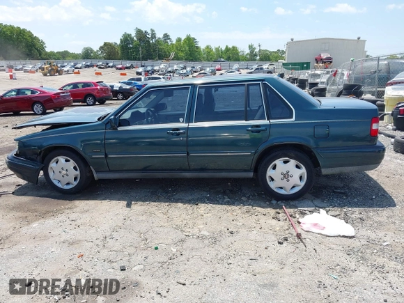 1998 Volvo S90 z VIN YV1KS9605W1128293, wystawiony jako IAAI lot #42332645 z przebiegiem 252 576 mil mil oraz . Historia ofert i sprzedaży dostępna na DreamBid. Obrazek 14.