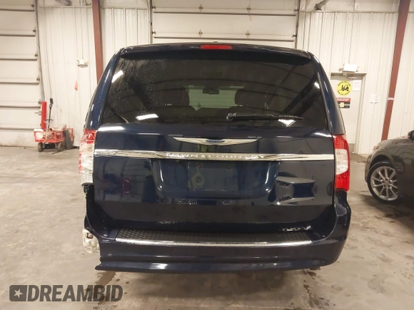 2013 Chrysler Town & Country Touring with VIN 2C4RC1BG7DR517970, listed as a IAAI auction lot 42028284 with 122,053 mi miles. Bid and sale history available at carsss.com. Image 17.