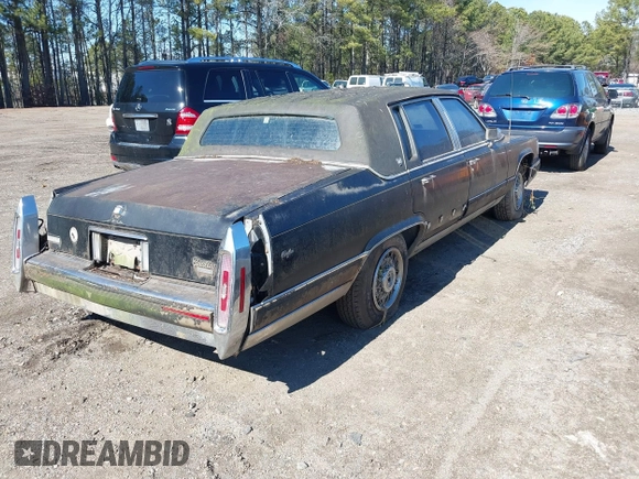 1992 Cadillac Brougham z VIN 1G6DW5477NR703007, wystawiony jako IAAI lot #41570312 z przebiegiem 106 453 mil mil oraz . Historia ofert i sprzedaży dostępna na DreamBid. Obrazek 4.