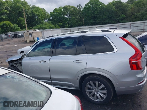 2018 Volvo XC90 Momentum z VIN YV4A22PK1J1326237, wystawiony jako IAAI lot #42224960 z przebiegiem 126 153 mil mil oraz . Historia ofert i sprzedaży dostępna na DreamBid. Obrazek 14.