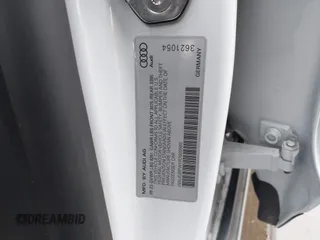 2024 Audi e-tron GT Premium Plus z VIN WAUFJBFW1R7000993, wystawiony jako IAAI lot #41483337 z przebiegiem 9 779 mil mil oraz . Historia ofert i sprzedaży dostępna na DreamBid. Obrazek 9.