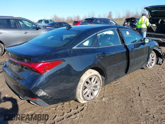 2019 Toyota Avalon XLE with VIN 4T1BZ1FB6KU013940, listed as a IAAI auction lot 42045140 with 67,368 mi miles. Bid and sale history available at carsss.com. Image 4.