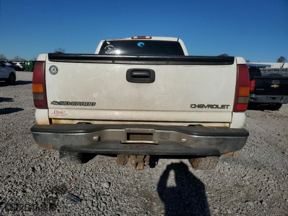 2000 Chevrolet Silverado 1500 LT with VIN 1GCEK19T0YE111021, listed as a Copart auction lot 89134345 with 331,038 mi miles and Salvage Title. Bid and sale history available at carsss.com. Image 6.