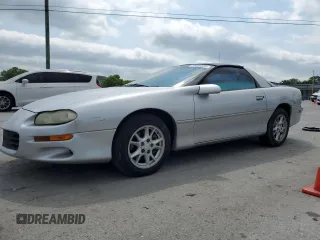 2002 Chevrolet Camaro z VIN 2G1FP22K622131928, wystawiony jako Copart lot #54008325 z przebiegiem 115 139 mil mil oraz Czysty tytuł • Clean title. Historia ofert i sprzedaży dostępna na DreamBid. Obrazek 1.