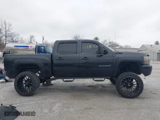 2010 Chevrolet Silverado 1500 LT with VIN 3GCRKSE34AG167328, listed as a IAAI auction lot 41371437 with 101,977 mi miles. Bid and sale history available at carsss.com. Image 13.