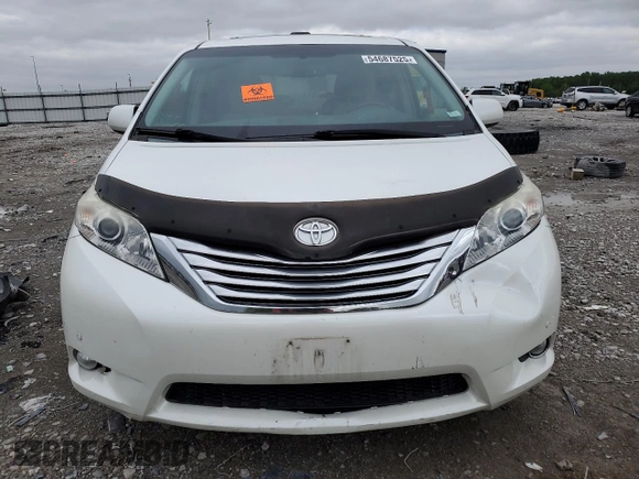 2011 Toyota Sienna XLE z VIN 5TDDK3DC7BS017072, wystawiony jako Copart lot #54687525 z przebiegiem 128 385 mil mil oraz Szkoda całkowita • Salvage title. Historia ofert i sprzedaży dostępna na DreamBid. Obrazek 5.