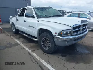 2004 Dodge Dakota SLT with VIN 1D7HG48N14S758614, listed as a IAAI auction lot 41907403 with 242,343 mi miles. Bid and sale history available at carsss.com. Image 1.