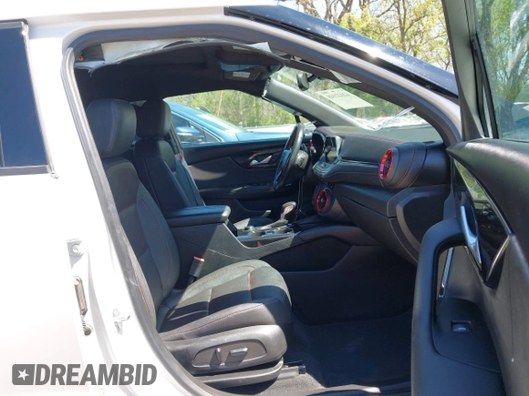 2021 Chevrolet Blazer RS z VIN 3GNKBKRS1MS584224, wystawiony jako IAAI lot #42022148 z przebiegiem 41 295 mil mil oraz . Historia ofert i sprzedaży dostępna na DreamBid. Obrazek 5.