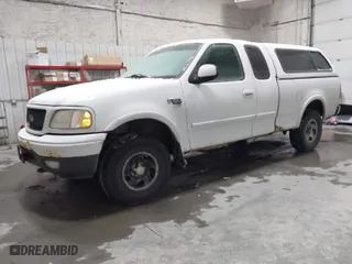 2000 Ford F-150 XL with VIN 1FTRX18L7YNA68432, listed as a IAAI auction lot 41220923 with 203,167 mi miles. Bid and sale history available at carsss.com. Image 2.