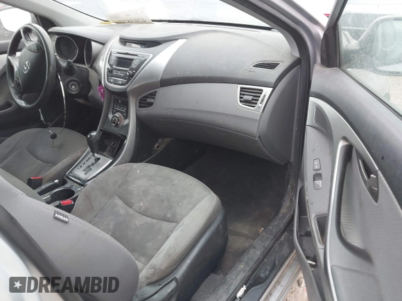 2013 Hyundai Elantra GLS z VIN 5NPDH4AE8DH274678, wystawiony jako IAAI lot #42038774 z przebiegiem 171 504 mil mil oraz . Historia ofert i sprzedaży dostępna na DreamBid. Obrazek 5.
