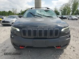 2019 Jeep Cherokee Trailhawk z VIN 1C4PJMBX2KD328612, wystawiony jako Copart lot #56859655 z przebiegiem 137 765 mil mil oraz Czysty tytuł • Clean title. Historia ofert i sprzedaży dostępna na DreamBid. Obrazek 5.