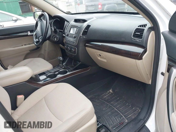 2015 Kia Sorento LX with VIN 5XYKT4A73FG593195, listed as a IAAI auction lot 42088661 with 202,650 mi miles. Bid and sale history available at carsss.com. Image 5.