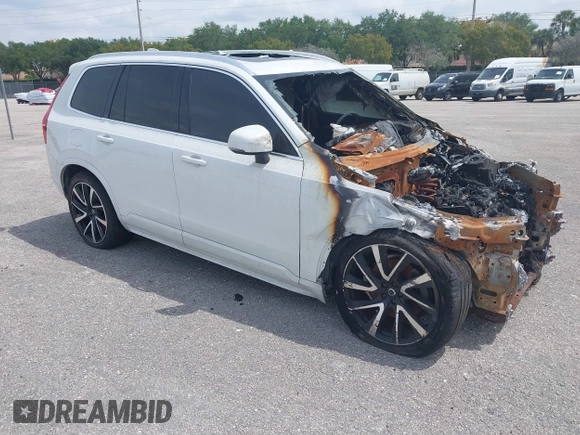 2022 Volvo XC90 Momentum with VIN YV4A22PK9N1828015, listed as a IAAI auction lot 37161443 with 1 mi miles. Bid and sale history available at carsss.com. Image 1.