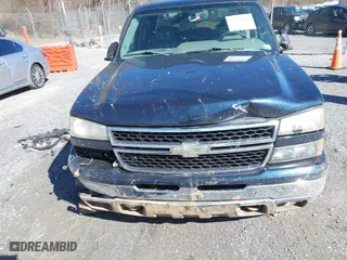 2006 Chevrolet Silverado 1500 LT1 with VIN 2GCEK13TX61232856, listed as a IAAI auction lot 41593832 with 186,273 mi miles. Bid and sale history available at carsss.com. Image 6.