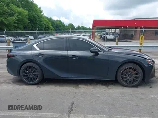 2021 Lexus IS 300 z VIN JTHC81F27M5045061, wystawiony jako IAAI lot #42250307 z przebiegiem 64 770 mil mil oraz . Historia ofert i sprzedaży dostępna na DreamBid. Obrazek 13.