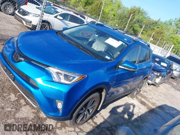 2018 Toyota RAV4 XLE with VIN JTMWFREV1JJ736877, listed as a IAAI auction lot 42072222 with 43,004 mi miles and . Bid and sale history available at carsss.com. Image 18.