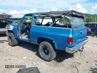 1988 Chevrolet Blazer с VIN 1GNEV18K2JF151480, выставлен на аукционе IAAI как лот 42590420 с пробегом Не указан миль и . История ставок и продаж доступна на DreamBid. Изображение 3.