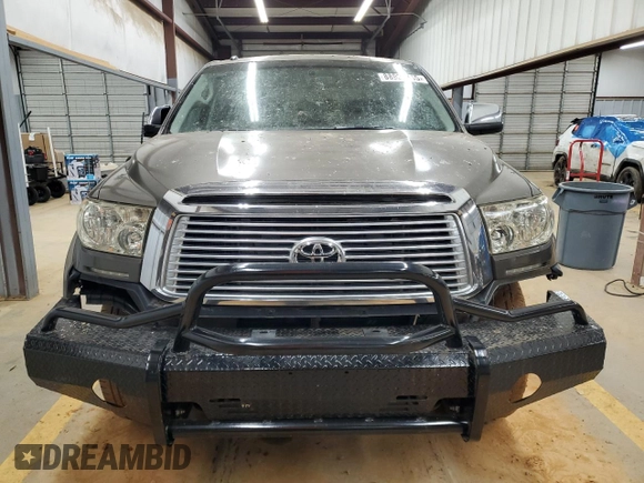 2010 Toyota Tundra Limited z VIN 5TFHW5F16AX119890, wystawiony jako Copart lot #88932465 z przebiegiem 312 300 mil mil oraz Czysty tytuł • Clean title. Historia ofert i sprzedaży dostępna na DreamBid. Obrazek 5.