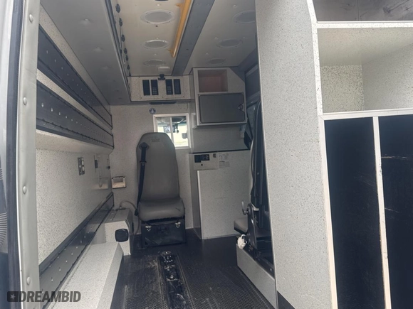 2014 Mercedes-Benz Sprinter Cargo Vans with VIN WD3PE7CC5E5867333, listed as a Copart auction lot 84431444 with 368,336 mi miles and Clean Title. Bid and sale history available at carsss.com. Image 6.