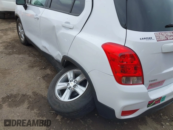 2020 Chevrolet Trax LS with VIN 3GNCJKSB3LL327950, listed as a IAAI auction lot 41827458 with 14,824 mi miles. Bid and sale history available at carsss.com. Image 6.