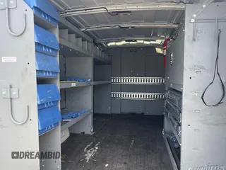 2023 GMC Savana Cargo z VIN 1GTW7AFP8P1143721, wystawiony jako IAAI lot #42383234 z przebiegiem 40 767 mil mil oraz . Historia ofert i sprzedaży dostępna na DreamBid. Obrazek 10.