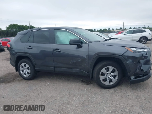 2025 Toyota RAV4 LE with VIN 2T3H1RFV9SW368568, listed as a IAAI auction lot 41330480 with 1,061 mi miles. Bid and sale history available at carsss.com. Image 6.