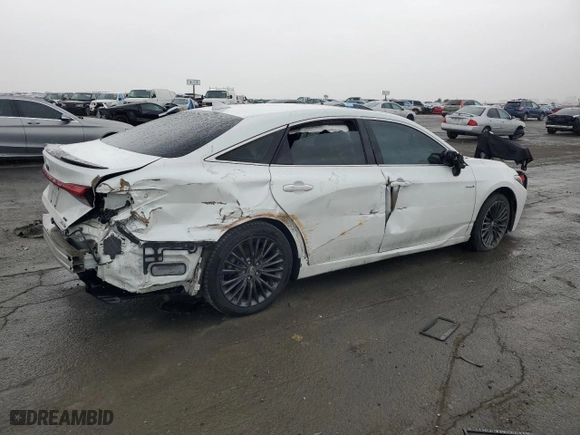 2019 Toyota Avalon Hybrid Limited with VIN 4T1B21FB8KU005018, listed as a Copart auction lot 45603125 with 111,976 mi miles and Salvage Title. Bid and sale history available at carsss.com. Image 3.