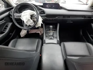 2020 Mazda 3 Select z VIN 3MZBPBCM6LM135299, wystawiony jako Copart lot #82216084 z przebiegiem Nie podano mil oraz Szkoda całkowita • Salvage title. Historia ofert i sprzedaży dostępna na DreamBid. Obrazek 8.