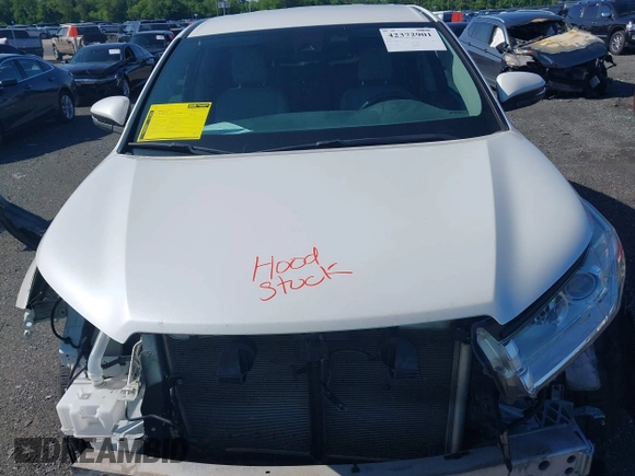 2018 Toyota Highlander LE z VIN 5TDBZRFH4JS840443, wystawiony jako IAAI lot #42372901 z przebiegiem 125 741 mil mil oraz . Historia ofert i sprzedaży dostępna na DreamBid. Obrazek 10.