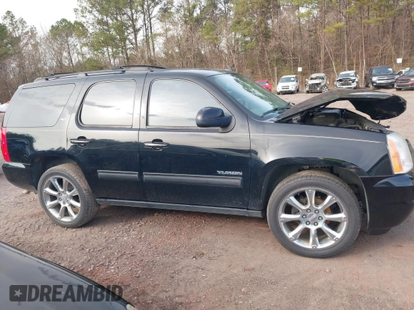 2012 GMC Yukon SLT with VIN 1GKS1CE06CR104447, listed as a IAAI auction lot 41589823 with 183,003 mi miles. Bid and sale history available at carsss.com. Image 13.