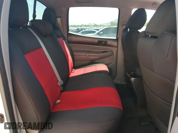 2015 Toyota Tacoma with VIN 3TMLU4EN1FM203062, listed as a Copart auction lot 60488055 with 111,994 mi miles and Salvage title. Bid and sale history available at DreamBid. Image 10.