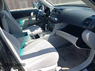 2008 Toyota Highlander z VIN JTEES41A082058636, wystawiony jako IAAI lot #42347222 z przebiegiem Nie podano mil oraz . Historia ofert i sprzedaży dostępna na DreamBid. Obrazek 5.