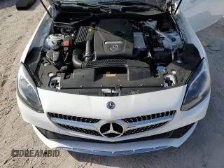 2020 Mercedes-Benz SLC 300 z VIN W1KPK3JA8LF170891, wystawiony jako Copart lot #47234064 z przebiegiem 23 270 mil mil oraz . Historia ofert i sprzedaży dostępna na DreamBid. Obrazek 11.