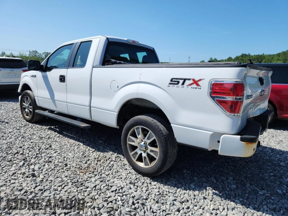 2014 Ford F-150 XL with VIN 1FTFX1EF0EFC57964, listed as a Copart auction lot 61936865 with 152,898 mi miles and Clean title. Bid and sale history available at DreamBid. Image 2.