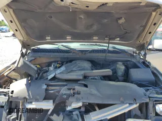 2002 Chevrolet Tahoe Z71 z VIN 1GNEK13T72R285197, wystawiony jako Copart lot #53784905 z przebiegiem 226 662 mil mil oraz Szkoda całkowita • Salvage title. Historia ofert i sprzedaży dostępna na DreamBid. Obrazek 12.
