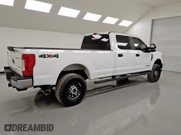 2019 Ford F-250 XL with VIN 1FT7W2BT8KEC70552, listed as a Copart auction lot 62522215 with 137,095 mi miles and Clean title. Bid and sale history available at DreamBid. Image 3.
