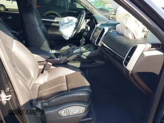 2013 Porsche Cayenne с VIN WP1AA2A21DLA02081, выставлен на аукционе IAAI как лот 42559417 с пробегом 81 413 миль миль и . История ставок и продаж доступна на DreamBid. Изображение 5.