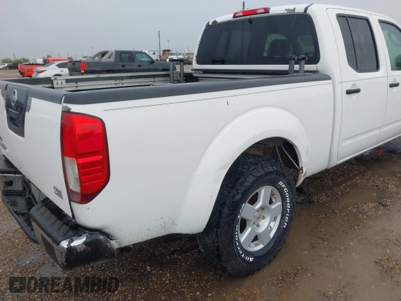 2007 Nissan Frontier SE z VIN 1N6AD09U67C407602, wystawiony jako IAAI lot #42405830 z przebiegiem Nie podano mil oraz . Historia ofert i sprzedaży dostępna na DreamBid. Obrazek 6.