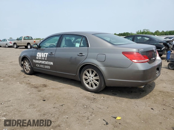 2005 Toyota Avalon XL z VIN 4T1BK36B85U014222, wystawiony jako Copart lot #59955415 z przebiegiem 239 897 mil mil oraz Czysty tytuł • Clean title. Historia ofert i sprzedaży dostępna na DreamBid. Obrazek 2.