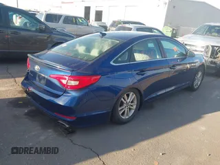 2017 Hyundai Sonata SE z VIN 5NPE24AF8HH565251, wystawiony jako IAAI lot #41762572 z przebiegiem Nie podano mil oraz . Historia ofert i sprzedaży dostępna na DreamBid. Obrazek 4.