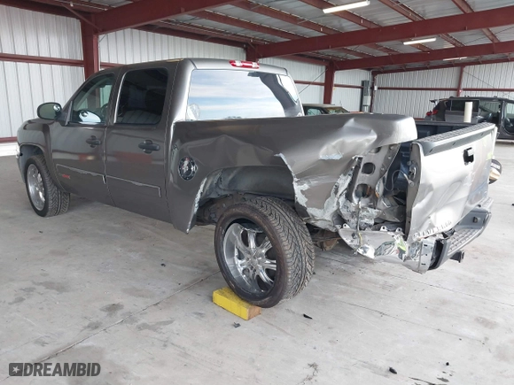 2007 Chevrolet Silverado 1500 LT w/1LT with VIN 3GCEC13027G511536, listed as a IAAI auction lot 41637646 with 204,905 mi miles. Bid and sale history available at carsss.com. Image 3.